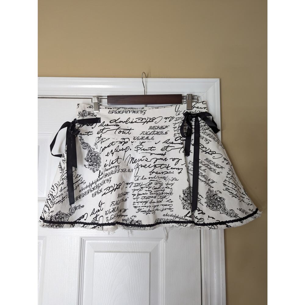 Body Central Black & White Script Mini Skirt Size XL Pleated Skater Skirt - Picture 5 of 9